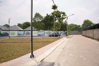 BÁN LÔ ĐẤT 132M, MT 8M, NGÃ BA KINH DOANH, NHỈNH 3 TỶ , HOÀ LẠC