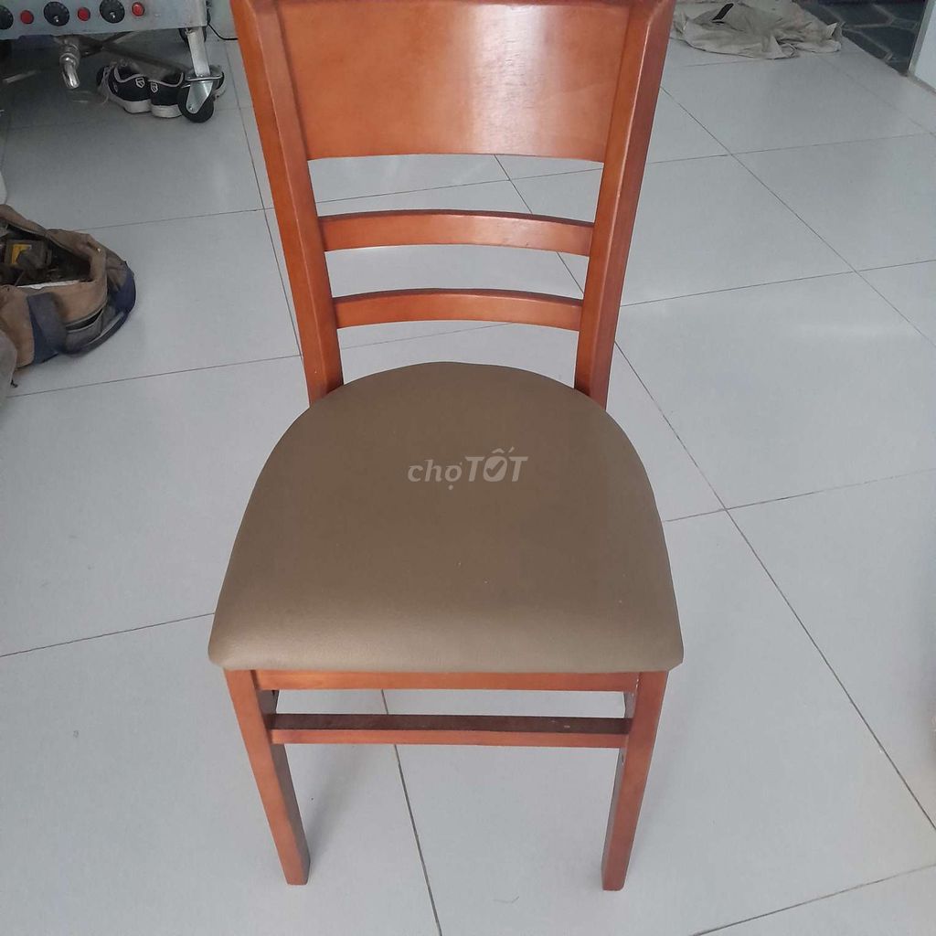 Ghế gỗ màu nâu. Mua bán Bàn ghế tại Thành phố Thủ Dầu Một Bình Dương được đăng bởi Tên chưa cung cấp hình 1