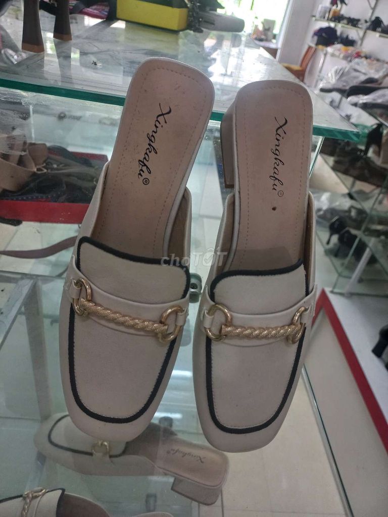 Giày sục nữ Xingkafu Trắng size 38. Mua bán Giày dép tại Quận Bắc Từ Liêm Hà Nội được đăng bởi Duy hình 1