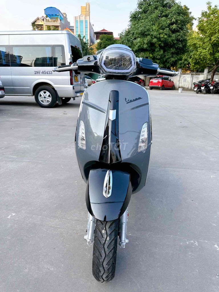 vespa đèn vuông đủ giấy tờ ắc quy mới thay