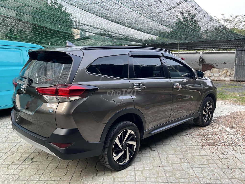 Toyota Rush 7 мест автомат коричневая в родной краске без дефектов