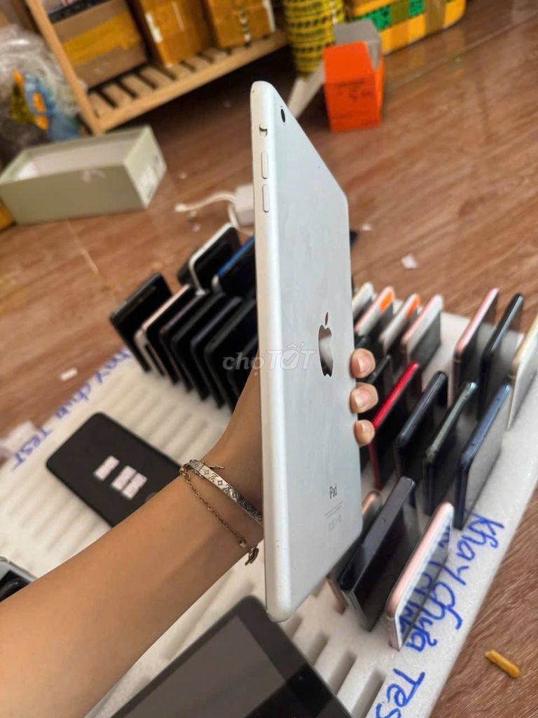 Apple iPad mini 2 16GB Wifi Bạc Đã sử dụng. Mua bán Máy tính bảng tại Quận 1 Tp Hồ Chí Minh được đăng bởi Hội Đồ Điện Tử hình 1