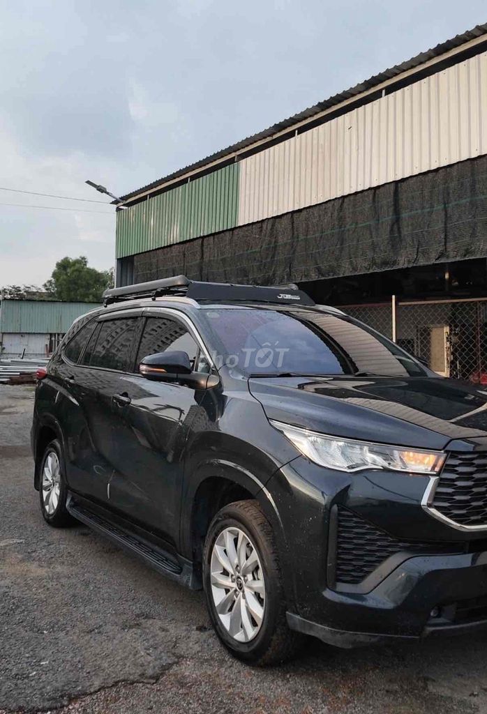 Toyota Innova Cross 2.0V 2024 Xanh Đen 24.700 km