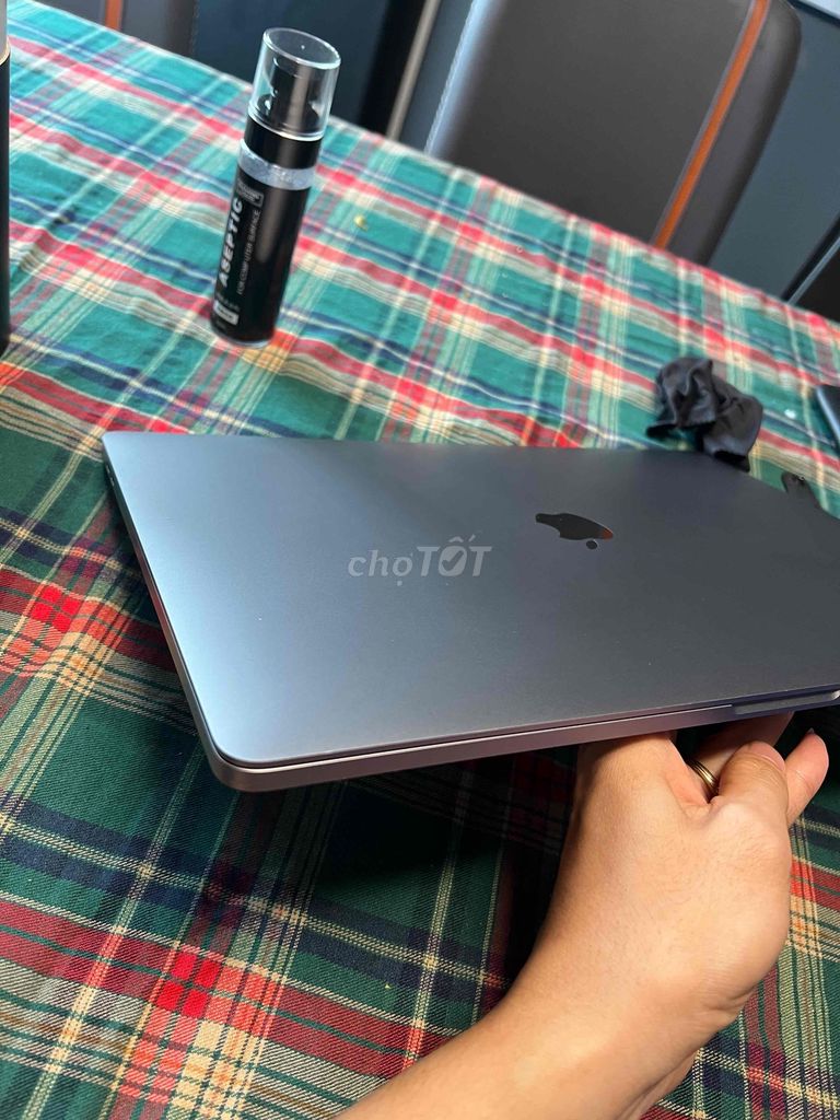 Apple Macbook i7 32GB/512GB SSD gray. Mua bán Laptop tại Quận Hoàng Mai Hà Nội được đăng bởi Tuấn hình 1