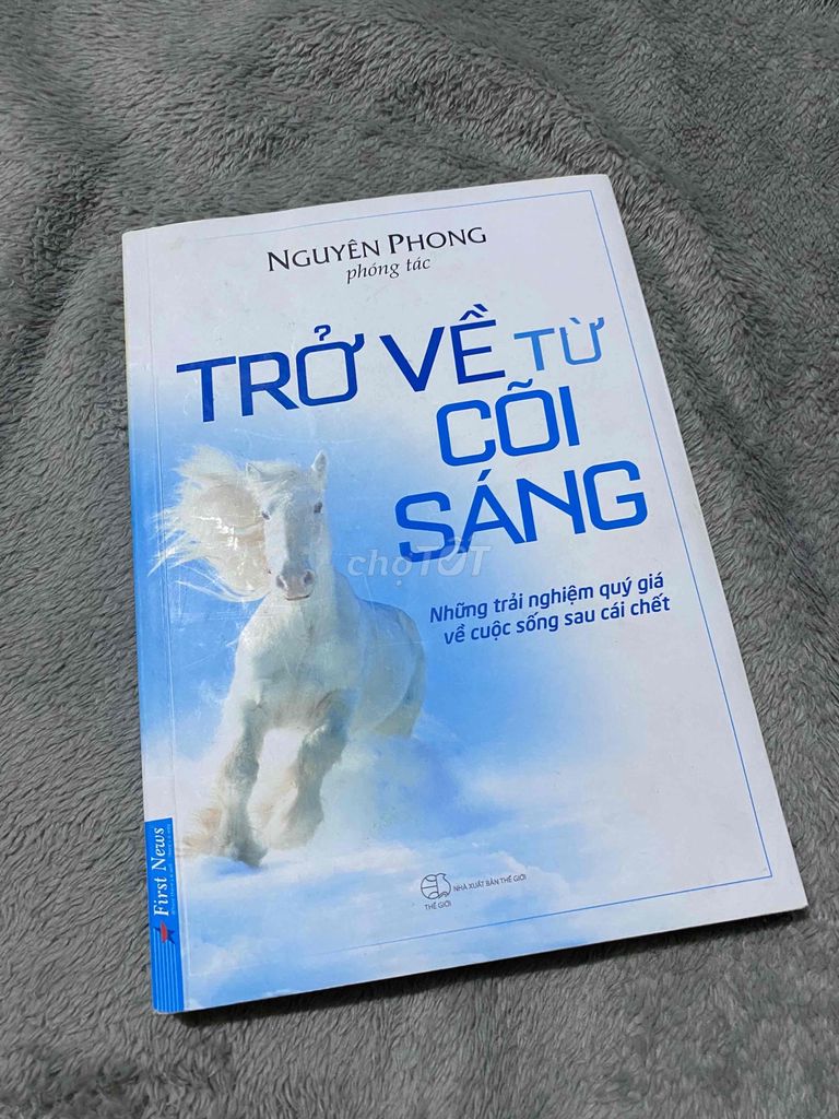 Sách Trở về từ cõi sáng