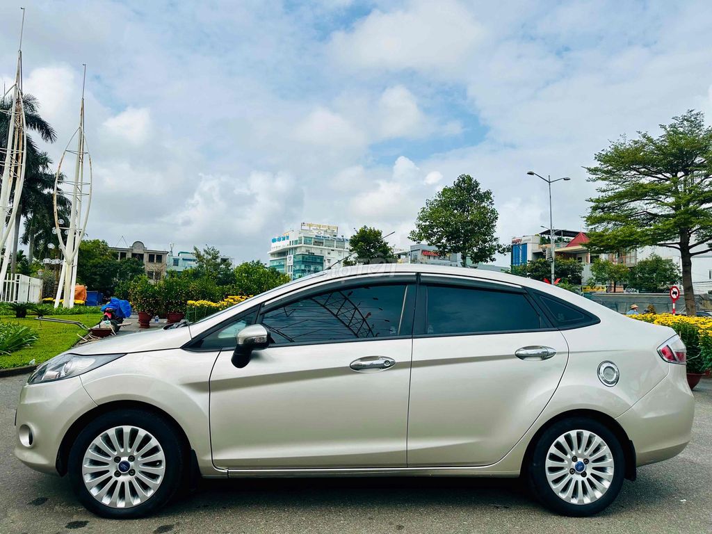 Автомобильный золотой песок Ford Fiesta 2012