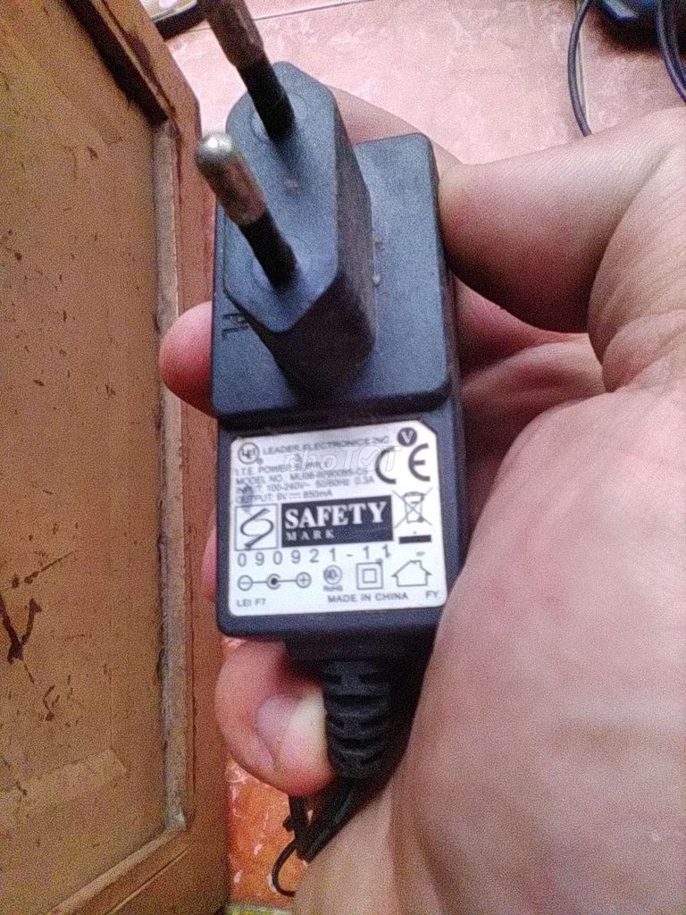 Adapter 9V 0.85A