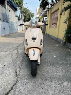 Vespa đẹp, máy êm thì thầm bao vọt biển SG