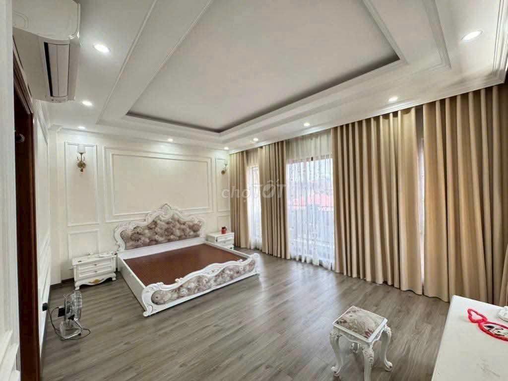 Угловой дом в центре Лонгбьен, сосед Vinhomes