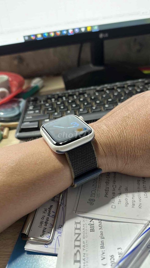 Apple Watch Trắng Xám. Mua bán Thiết bị đeo thông minh tại Quận Sơn Trà Đà Nẵng được đăng bởi Tên chưa cung cấp hình 1