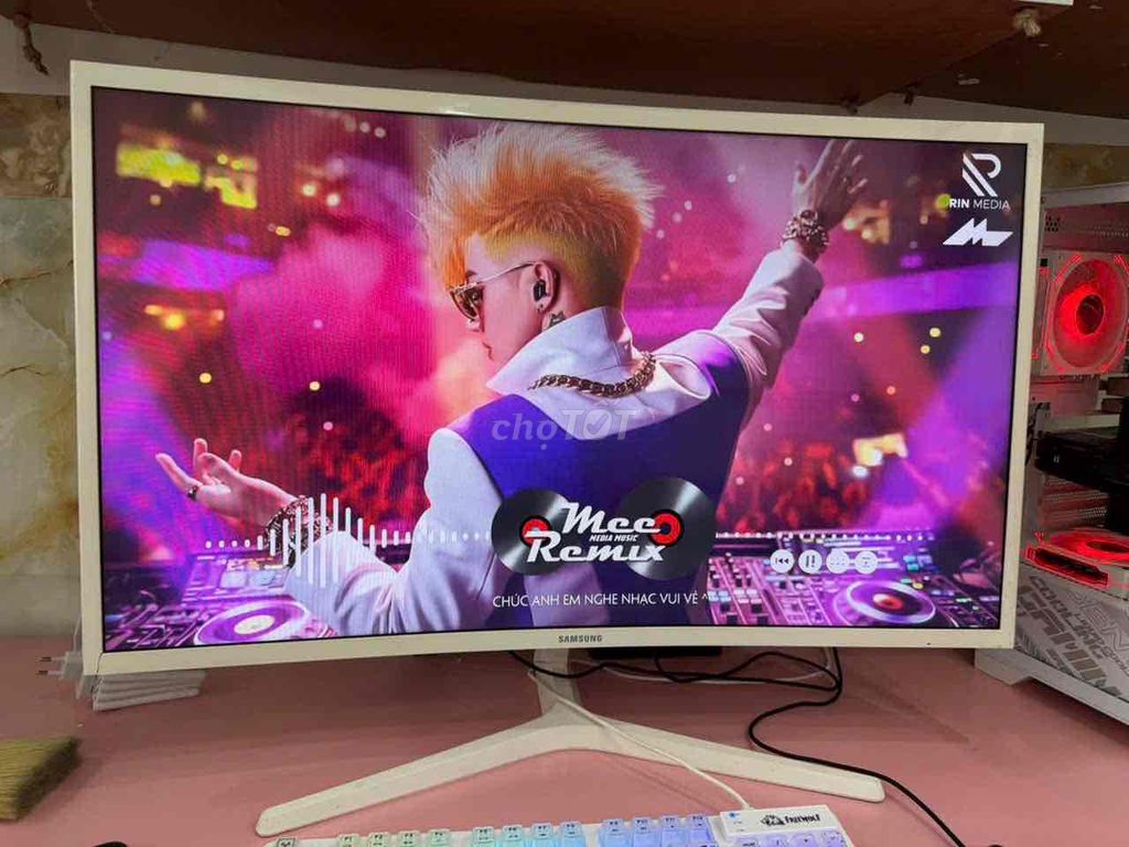 Màn hình Samsung 32 inch Màn hình cong. Mua bán Phụ kiện (Màn hình, Chuột...) tại Thành phố Phan Thiết Bình Thuận được đăng bởi diễm hằng hình 1