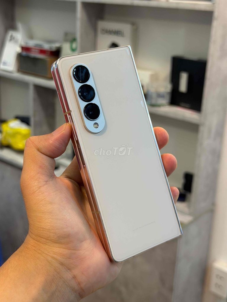 Samsung Z Fold 4 256GB Trắng 2 sim. Mua bán Điện thoại tại Quận 3 Tp Hồ Chí Minh được đăng bởi Phone2Hand hình 1