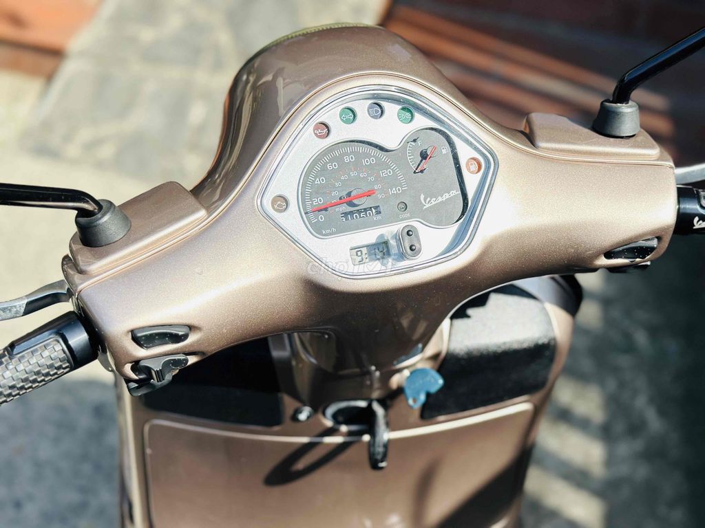 Piaggio Vespa GTS 125 2015 3VAL IE Vàng đồng. Mua bán Xe máy tại Quận 12 Tp Hồ Chí Minh được đăng bởi Ta Thanh Thai hình 6