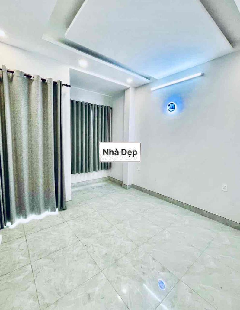 NHÀ RỘNG ĐẸP,SÂN XE 4x 15m,1TRỆT 2LẦU 3P.NGỦ ở 5-6Ng,KD ONLINE OK