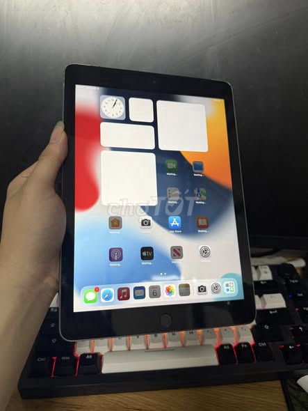 Apple iPad Gen 6 Wifi + SIM 32GB Xám. Mua bán Máy tính bảng tại Quận 1 Tp Hồ Chí Minh được đăng bởi Hội Đồ Điện Tử hình 1