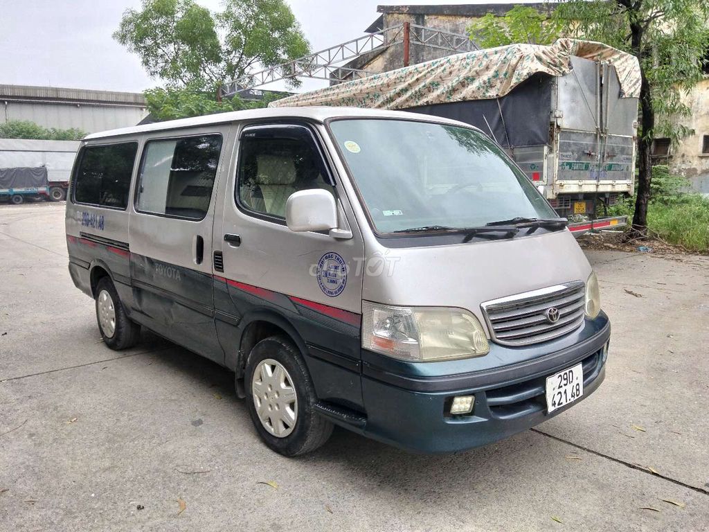 Toyota Hiace 3 места 2004 2 цвета