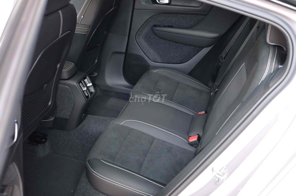 Xe Điện Volvo EC40 Mới Sạc Đầy Đi Được Hơn 500 Km. Mua bán Ô tô tại Quận 7 Tp Hồ Chí Minh được đăng bởi Volvo Phú Mỹ Hưng hình 11