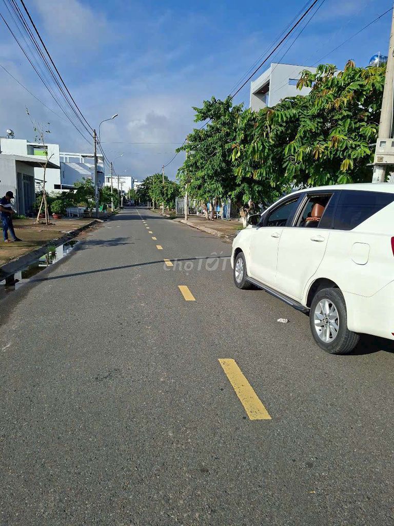 Dãy nhà trọ 31 phòng khu dân cư Long hậu mặt tiền đường số cần bán gấp. Mua bán nhà ở tại Huyện Cần Giuộc Long An được đăng bởi Hoa hồng có gai hình 3