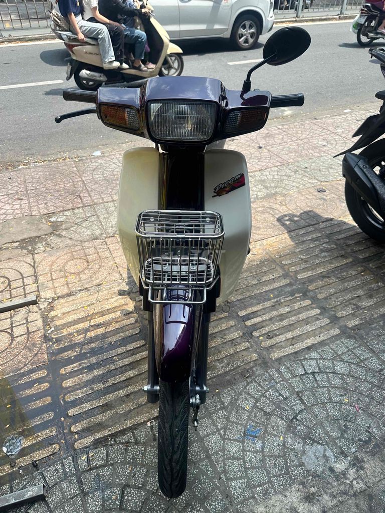 Honda Dream lùn màu Nâu trắng. Mua bán Xe máy tại Quận Bình Thạnh Tp Hồ Chí Minh được đăng bởi Chương Decal hình 2