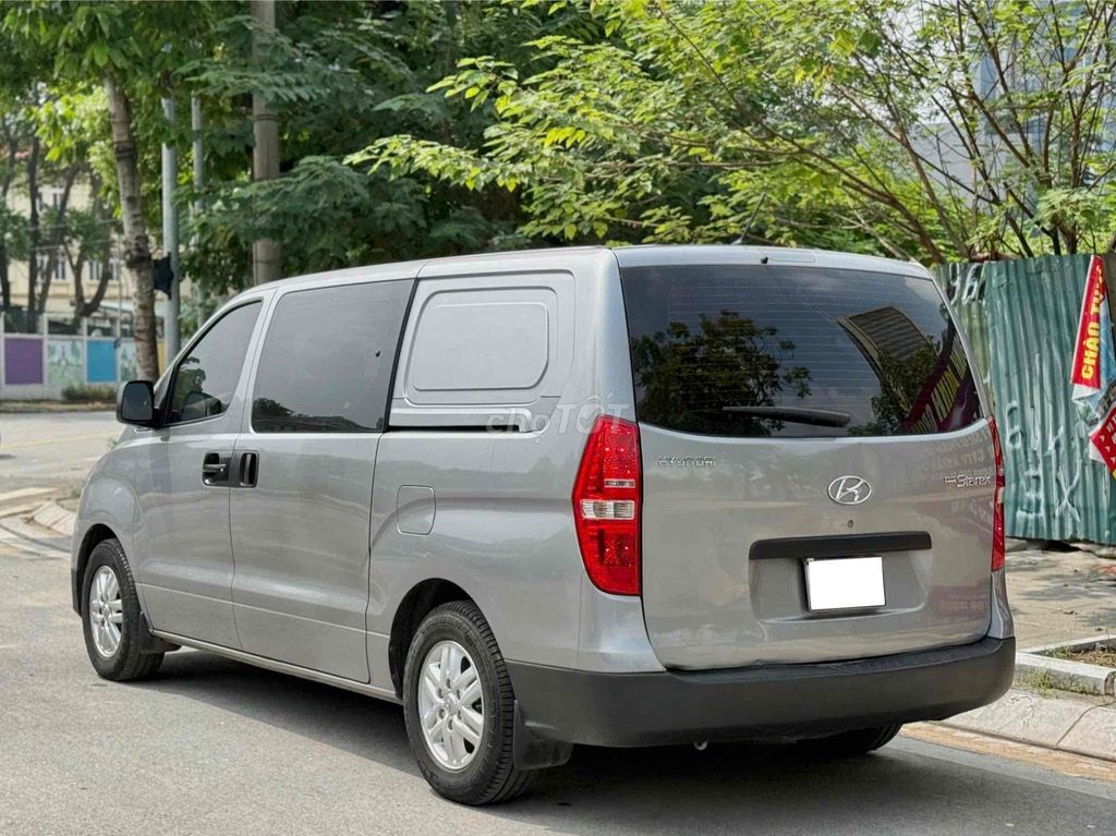 Bán gấp xe tài van 6 chỗ máy dầu Hyundai Starex. Mua bán Ô tô tại Quận Bắc Từ Liêm Hà Nội được đăng bởi Tô Văn Tiến hình 3