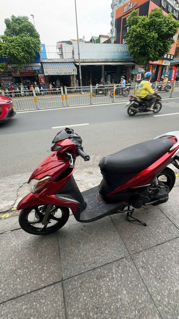 Yamaha Luvias 2013 красный