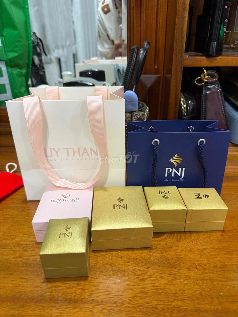 Vỏ hộp trang sức PNJ, Huy Thanh. Mua bán Phụ kiện thời trang khác tại Quận Tân Bình Tp Hồ Chí Minh được đăng bởi nhi huỳnh  hình 1