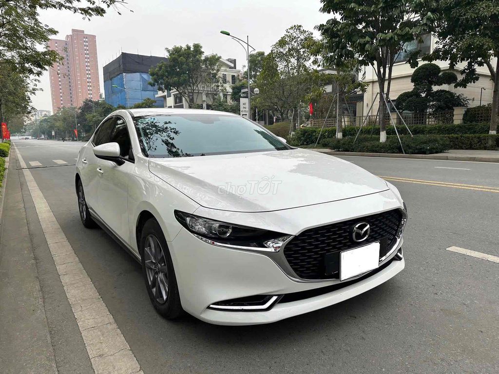 Mazda 3 Luxury sx 2021 màu trắng xe đẹp giá tốt