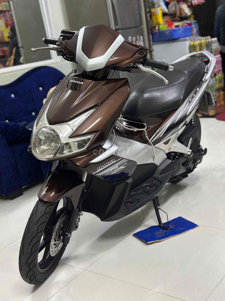 Honda Air Blade 2010 màu Nâu bạc. Mua bán Xe máy tại Thành phố Pleiku Gia Lai được đăng bởi Xe Máy Nguyễn Vũ Gialai hình 1
