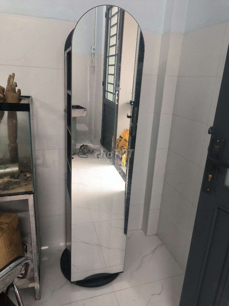 Tủ xoay có kính Gỗ ép Đen. Mua bán Tủ, kệ gia đình tại Quận Bình Thuỷ Cần Thơ được đăng bởi Vạn Long hình 1