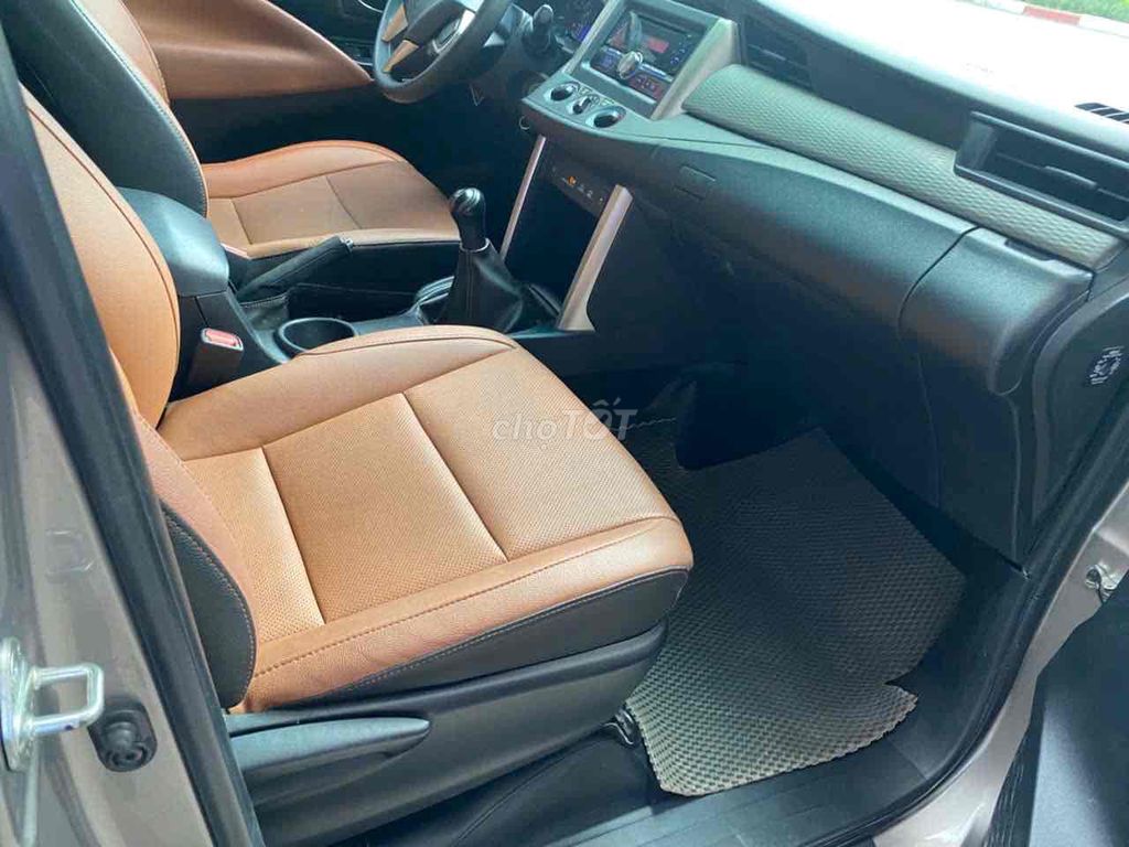 Toyota Innova 2017 2.0V - 999999 km. Mua bán Ô tô tại Quận Hai Bà Trưng Hà Nội được đăng bởi Nguyễn Ngọc hình 2