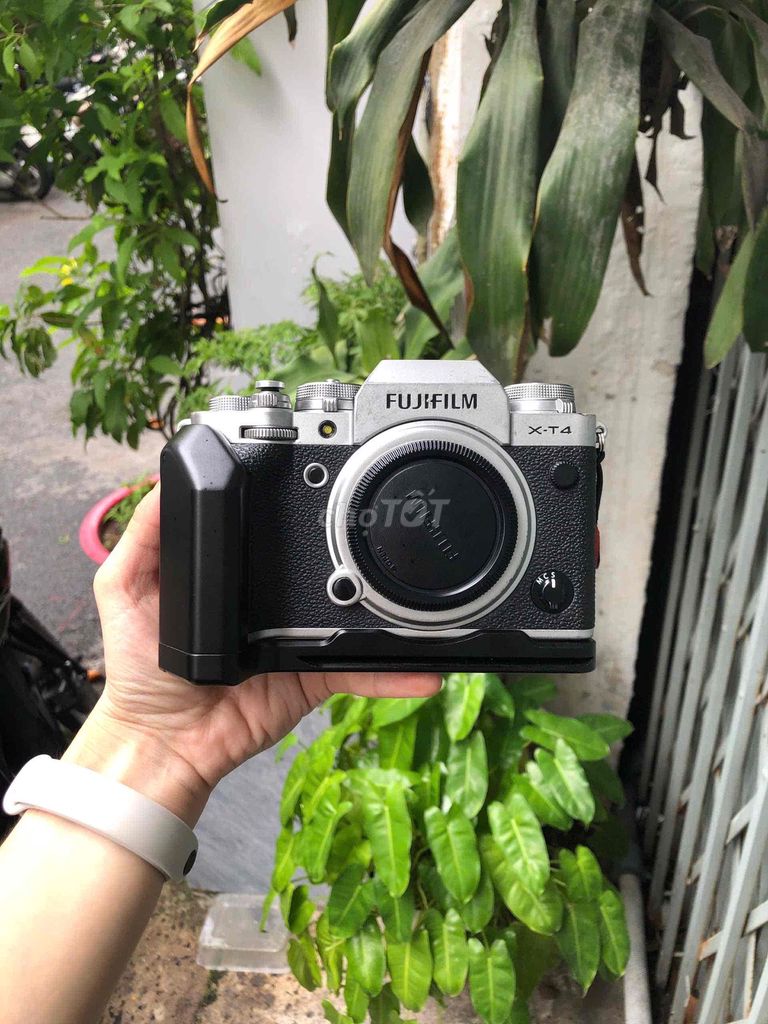 Máy ảnh Fujifilm XT4 Bạc, Đen đã sử dụng. Mua bán Máy ảnh, Máy quay tại Quận Phú Nhuận Tp Hồ Chí Minh được đăng bởi Lam Vy  hình 1