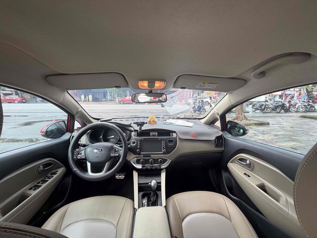 KIA RIO AT 2015 Красный 100000 км