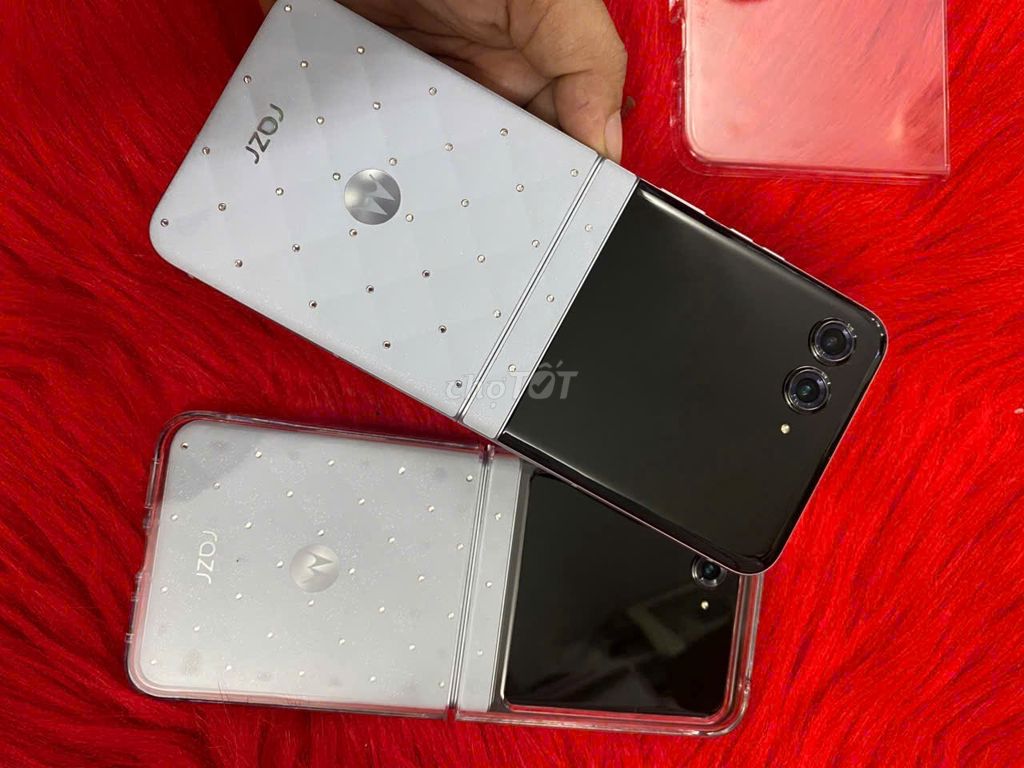 MOTOROLA RAZR 60 ( RAZR 2025 )  ĐÍNH ĐÁ Swarovski . Mua bán Điện thoại tại Quận Tân Bình Tp Hồ Chí Minh được đăng bởi LUCKY PHONE VN hình 1