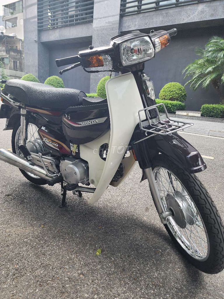 Honda Dream Nâu, Trắng Xe số