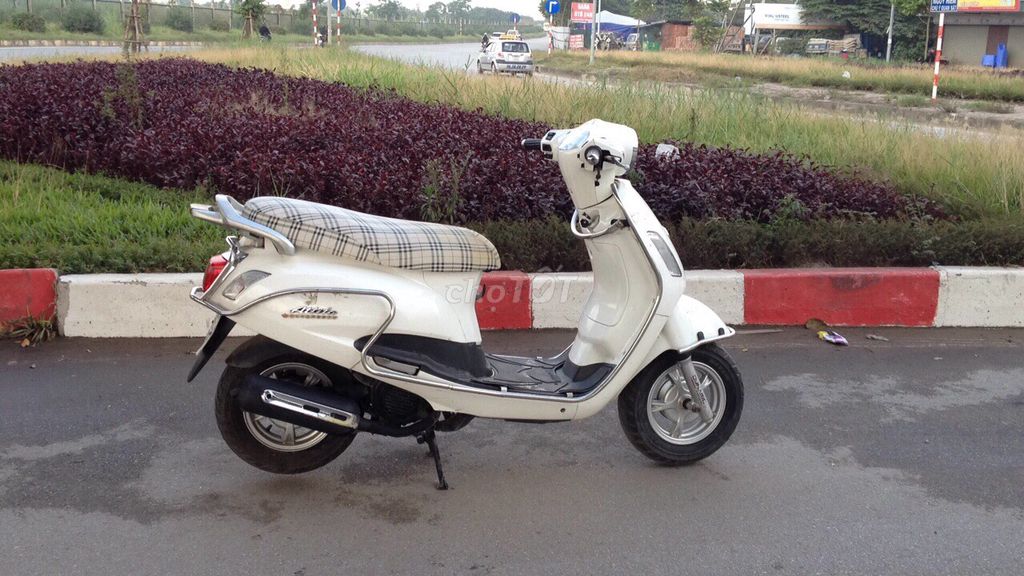 Xe Elizabeth màu trắng. Mua bán Xe máy tại Quận Nam Từ Liêm Hà Nội được đăng bởi Mạnh thắng hình 2