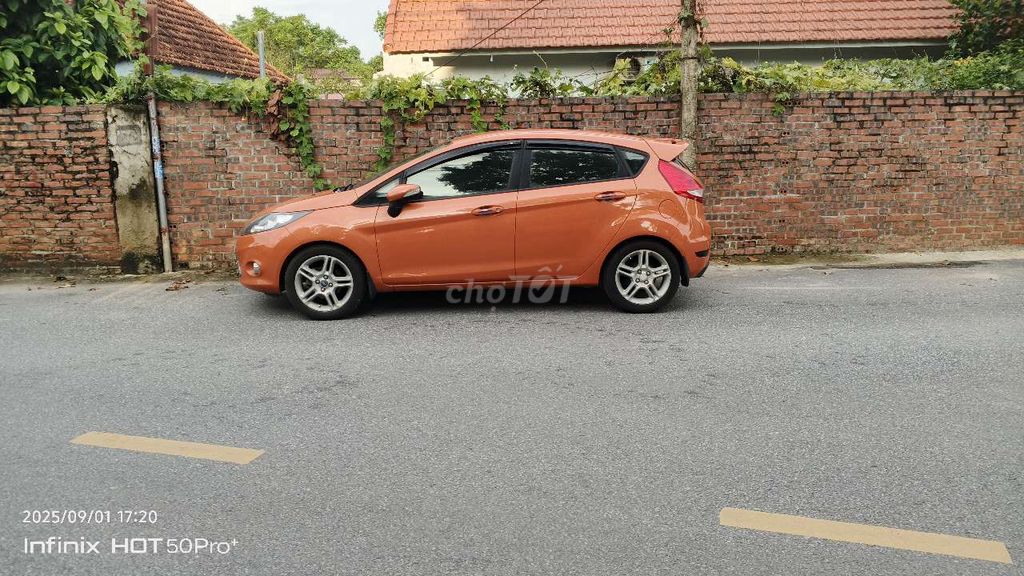 3 131 2011 1.6 AT Hatchback - 90000 km. Mua bán Ô tô tại Huyện Lâm Thao Phú Thọ được đăng bởi Nguyễn Đức Hải hình 1