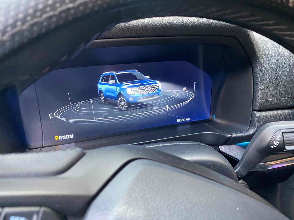 Ford Everest Titanium Xám 7 chỗ 30575 km. Mua bán Ô tô tại Thành phố Dĩ An Bình Dương được đăng bởi Trung tâm xe qua sử dụng Di An Ford hình 8