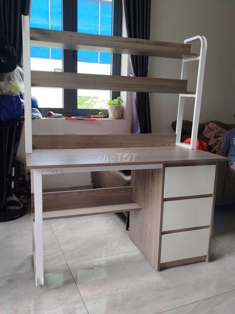 Bàn làm việc Gỗ Có kệ sách, ngăn kéo, ship nhanh . Mua bán Tủ, kệ gia đình tại Thành phố Thủ Đức Tp Hồ Chí Minh được đăng bởi Candy Nhã Uyên hình 1