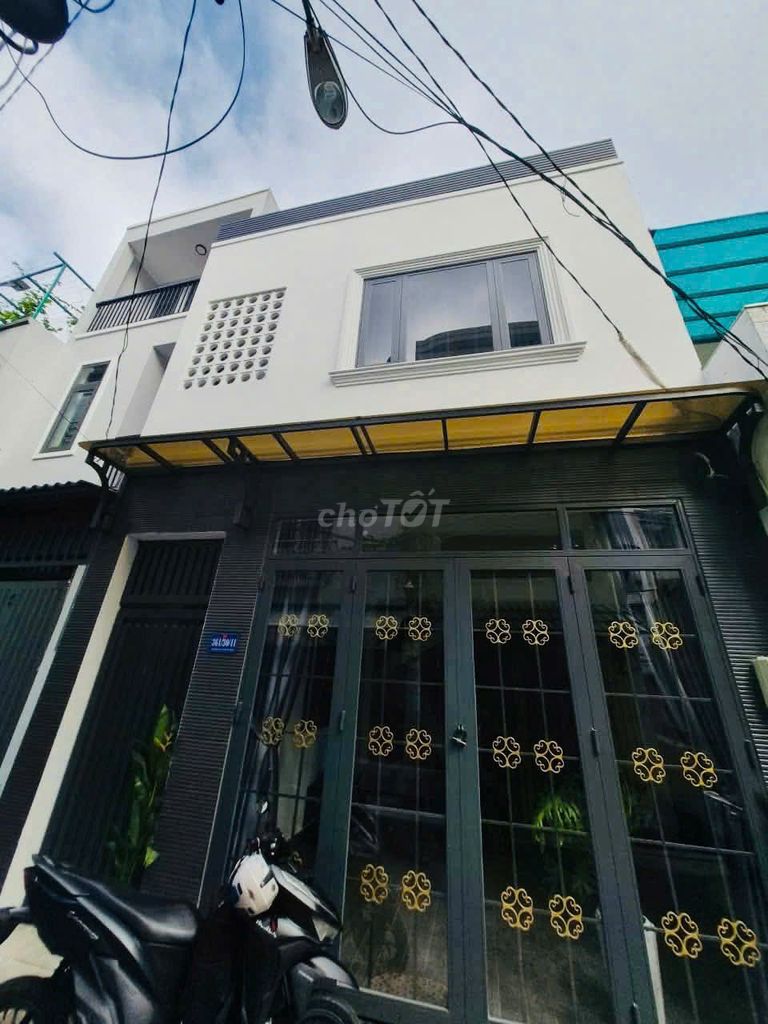 CHÍNH CHỦ GIẢM SỐCNHÀ 53 m2, NGANG 5M, HXH Ô TÔ NGỦ TỎNG NHÀ SÁT EMART