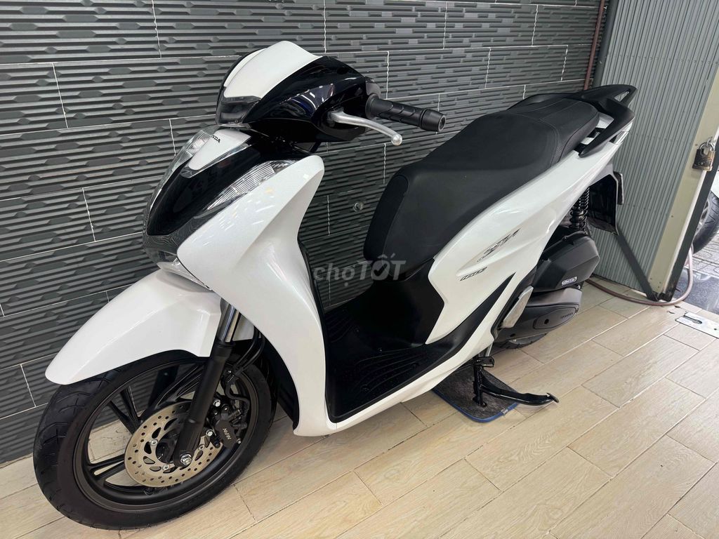 Хонда SH125 2023 Белая черная панда 18 000 км