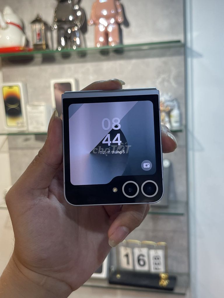 Samsung Galaxy Z Flip6 256GB Xanh 2 sim 99%. Mua bán Điện thoại tại Quận 3 Tp Hồ Chí Minh được đăng bởi Tuấn 2hand Store hình 1