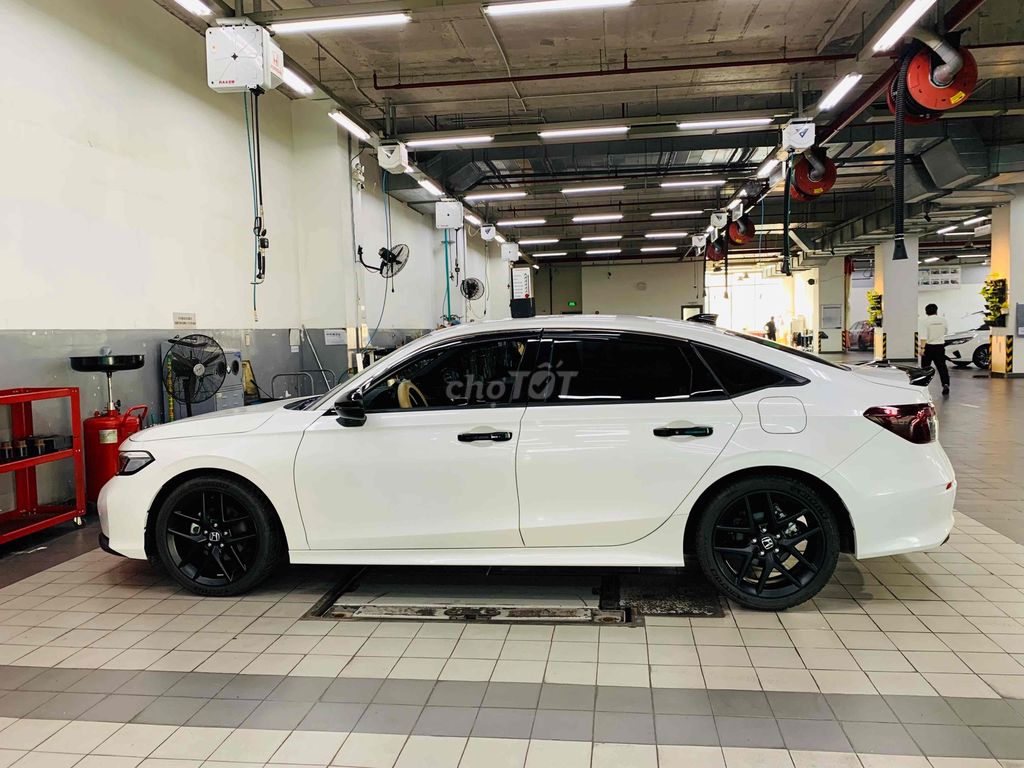 Honda Civic RS 2024 - 10.000km Siêu Đẹp Hãng Bán. Mua bán Ô tô tại Quận 7 Tp Hồ Chí Minh được đăng bởi Honda Ôtô SG Quận 7 hình 3