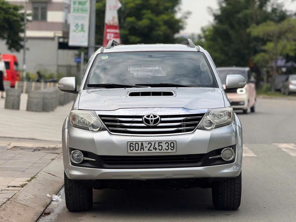 Toyota Fortuner 2015 Máy dầu Số sàn Bạc