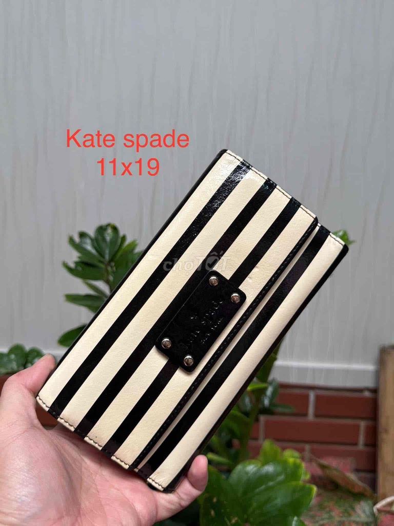 Ví cầm tay Nữ Da thật Kate Spade Đen, trắng kem. Mua bán Túi xách tại Huyện Thanh Trì Hà Nội được đăng bởi Gấm Hoa 2Hand hình 1
