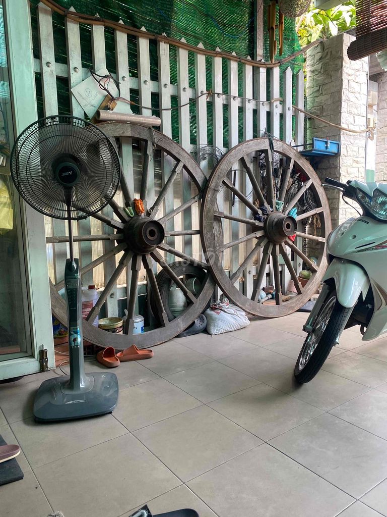 Bánh xe bò Gỗ Sắt 1m6 Nguyên thủy. Mua bán Đồ sưu tầm, đồ cổ tại Huyện Hóc Môn Tp Hồ Chí Minh được đăng bởi lê hình 1