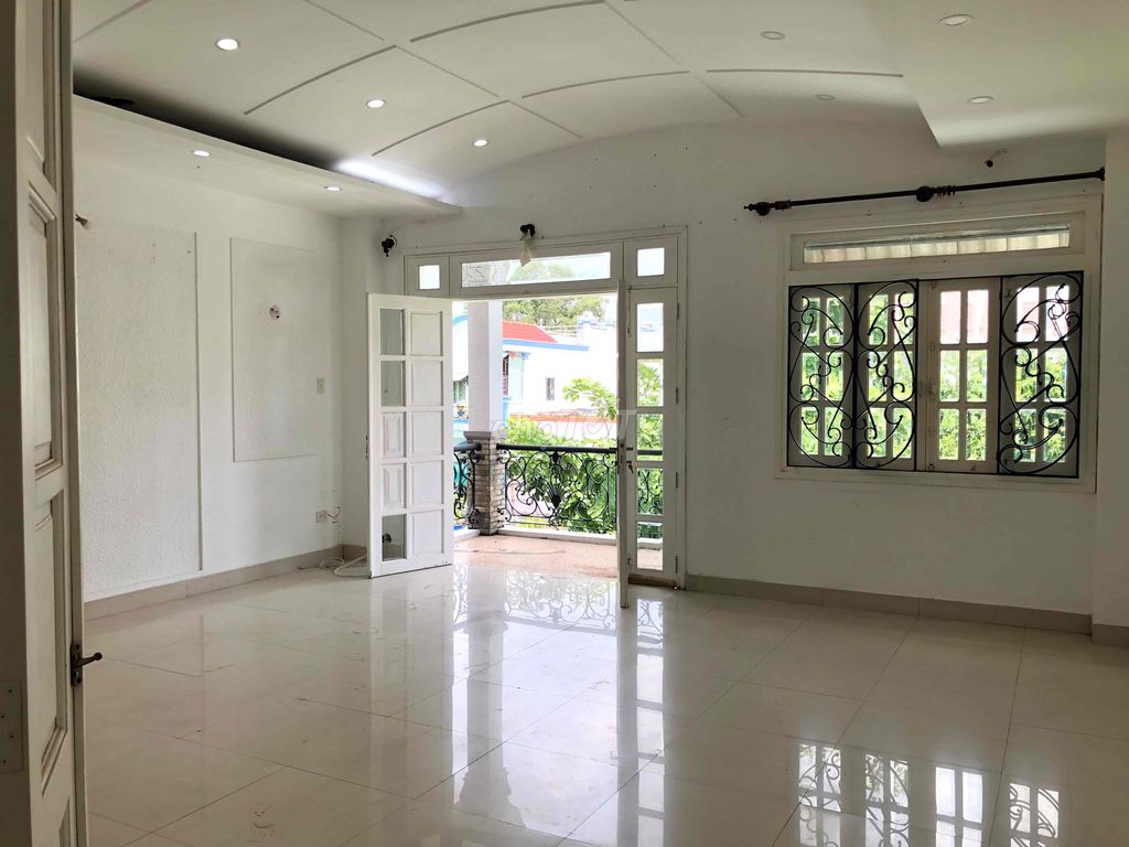 Nhà phố 132m2, 6 phòng ngủ, đường số 75, phường Tân Phong, Quận 7