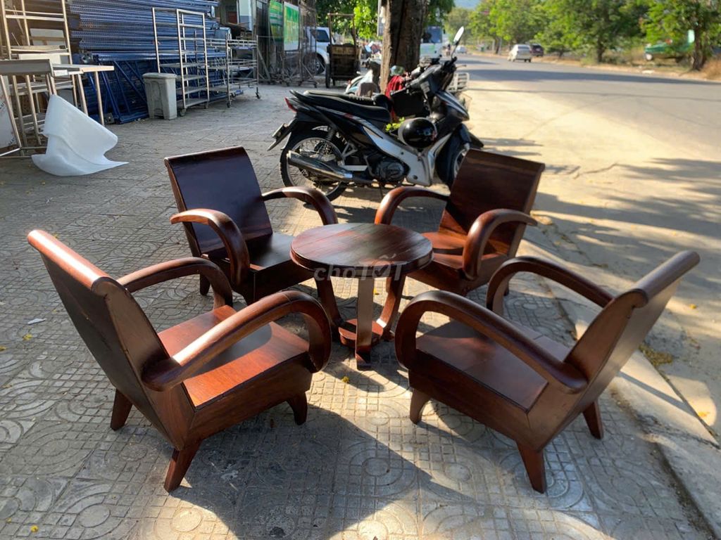 Bộ bàn ghế thùng Gỗ nâu. Dịch vụ chuyển nhà tại Quận Sơn Trà Đà Nẵng được đăng bởi THẾ GIỚI ĐỒ CŨ ĐÀ NẴNG hình 1