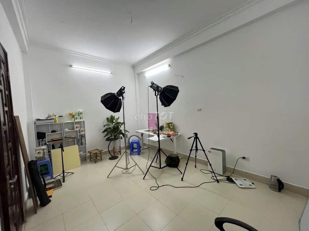 Cho thuê nhà ngõ 68 Trung Kính, Dt 60m x 4 tầng ô tô đỗ cửa - ảnh 4