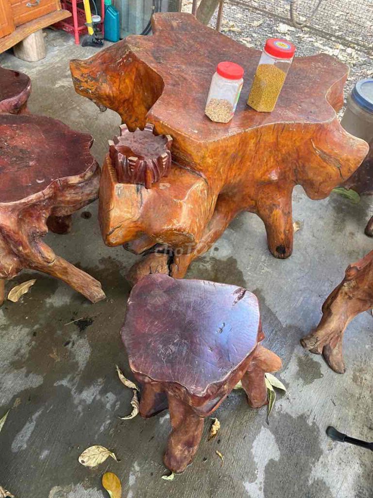 Bộ bàn ghế Gỗ xà cừ Nâu tự nhiên Phòng khách/ăn. Mua bán Bàn ghế tại Thành phố Thủ Dầu Một Bình Dương được đăng bởi Trần Tiến Hạnh hình 1