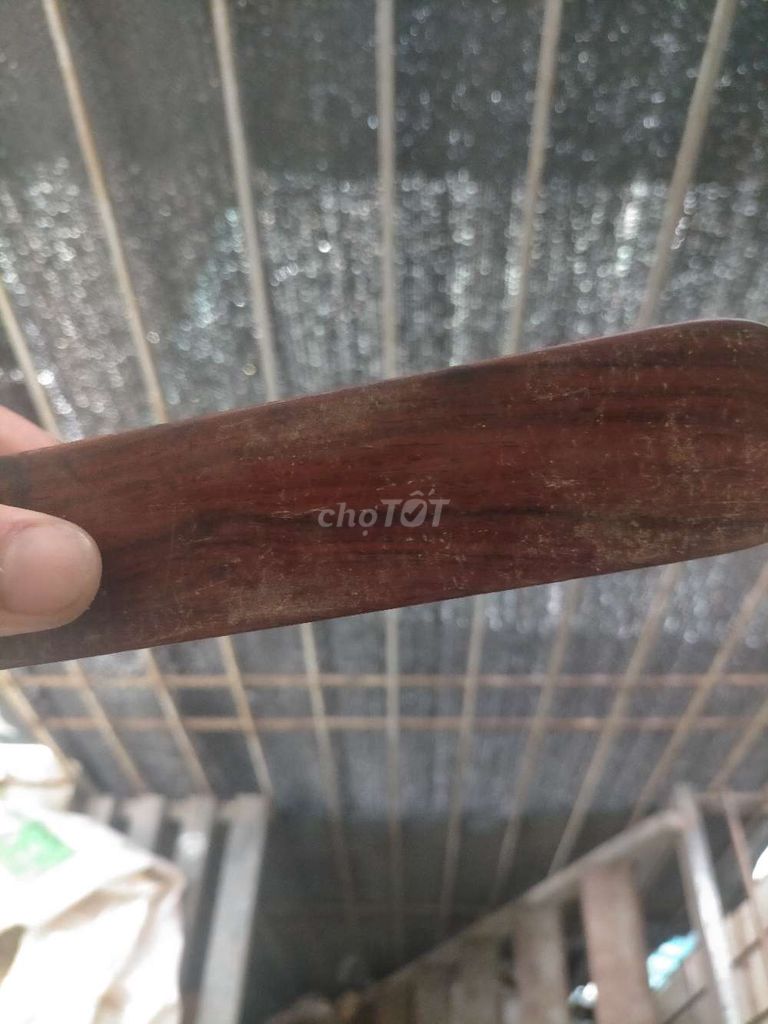 Mình có cái cắm bút đẹp gỗ quý khám trai